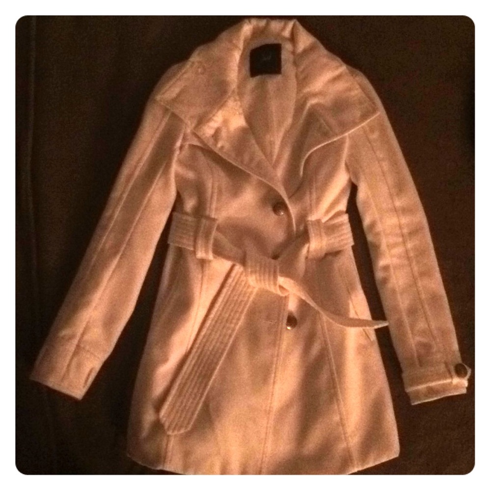 Beautiful coat with buttons